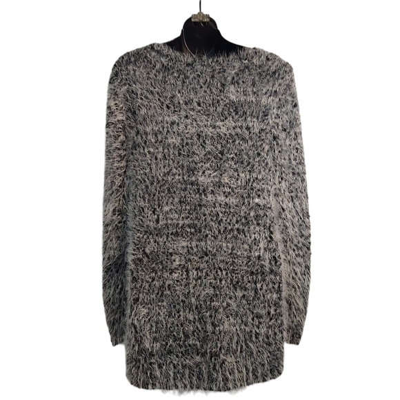 Cable & Gauge Sweater Women's Gray/Black Fuzzy Sweater Size L - Picture 2 of 7